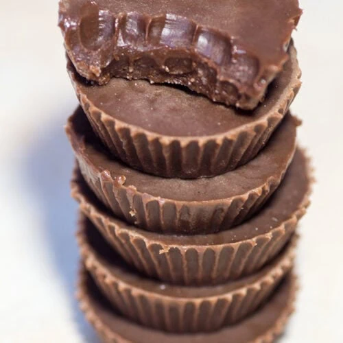 Easy Keto Fat Bombs (4 Ingredients)- 2g Net Carbs 6 keto fat bombs with coconut oil and peanut butter