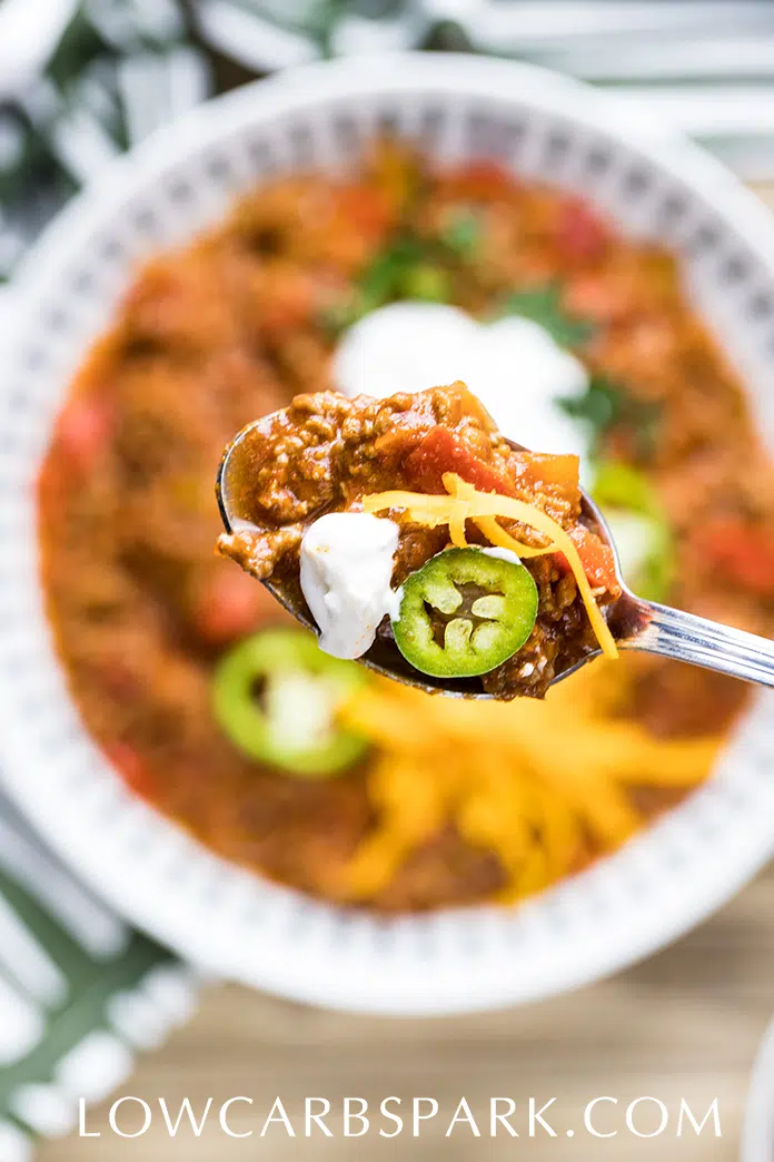 how to make keto low carb chili How to make keto chili in the instant pot or slow cooker? This keto chili recipe is perfect for the whole family because it's tasty, low carb, keto, and paleo. Enjoy a rich freezer friendly meal. An easy keto low carb chili without the beans. #keto #ketochili #lowcarb #chili
