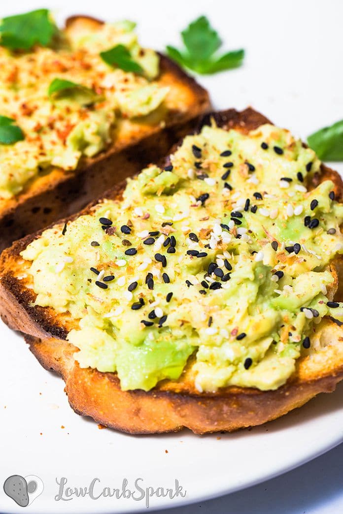 This summer I’m going to enjoy these keto avocado toasts. It’s an incredibly simple recipe perfect for a delicious breakfast or a snack and can be customized in many different ways for a tasty experience. 
﻿