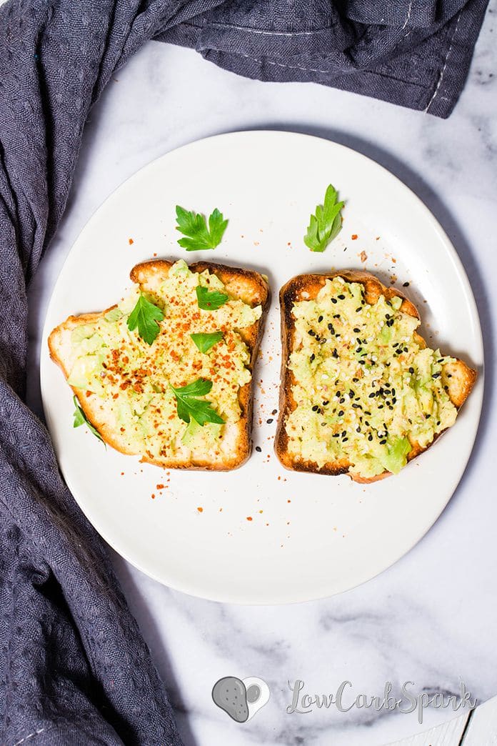 This summer I’m going to enjoy these keto avocado toasts. It’s an incredibly simple recipe perfect for a delicious breakfast or a snack and can be customized in many different ways for a tasty experience. 