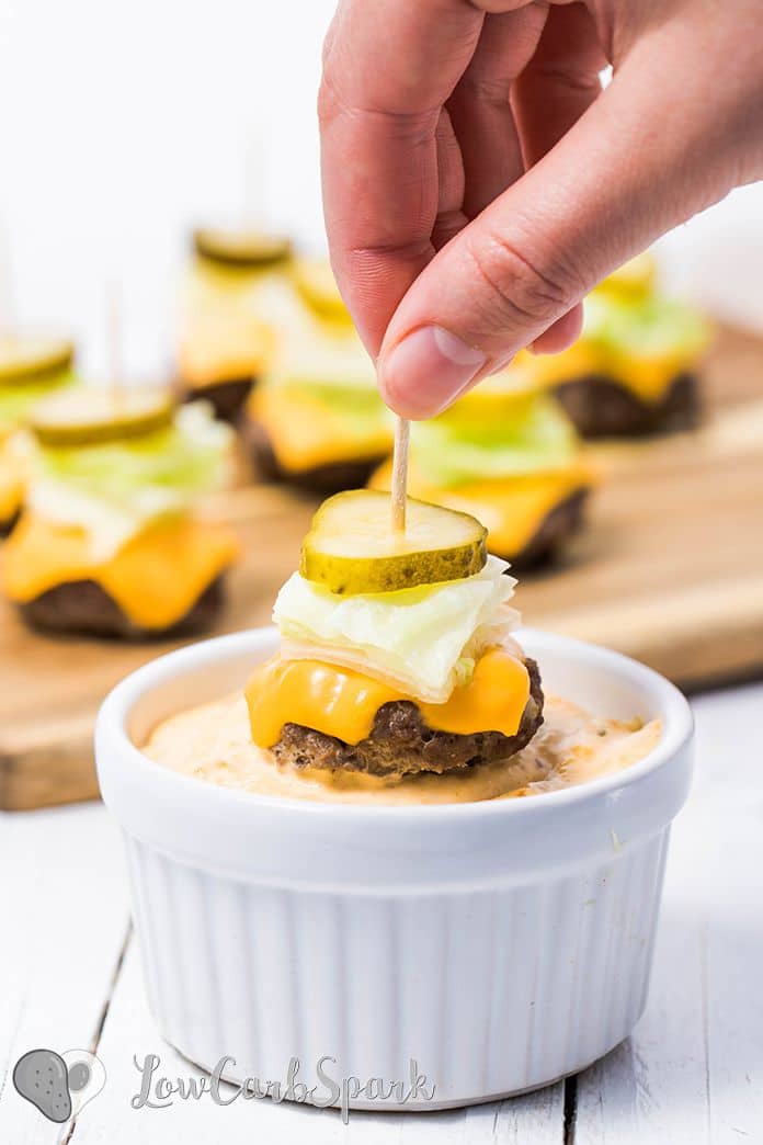 These delicious mini cheeseburgers are baked in the oven and served with the tastiest big mac sauce. They're so easy to make, perfect for a party or game day as appetizers. Everyone will love these bite-sized snacks completed by a flavourful special sauce. 