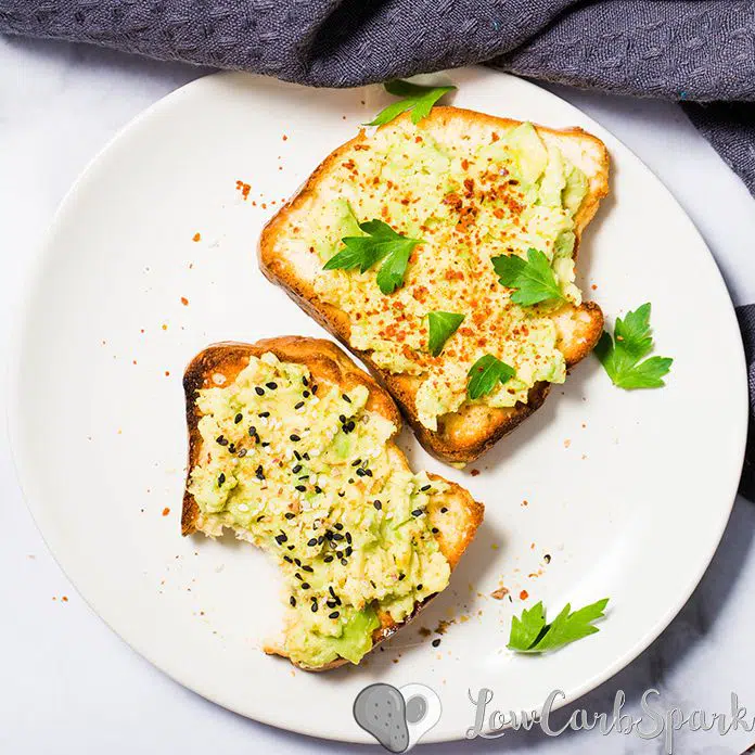  This summer I’m going to enjoy these keto avocado toasts. It’s an incredibly simple recipe perfect for a delicious breakfast or a snack and can be customized in many different ways for a tasty experience. 