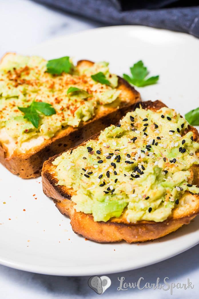 This summer I’m going to enjoy these keto avocado toasts. It’s an incredibly simple recipe perfect for a delicious breakfast or a snack and can be customized in many different ways for a tasty experience. 
﻿