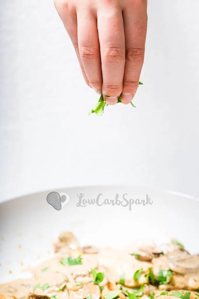 marsala chicken with fresh parsley