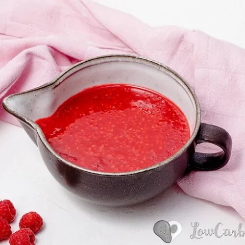 Easy Raspberry Sauce 4 Learn how to make Raspberry Sauce that is a fresh and tasty addition to cake, cheesecake, ice-cream, or yogurt. This easy raspberry sauce recipe needs 6 ingredients, and it’s quick to make at home. The best dessert sauce recipe ever!