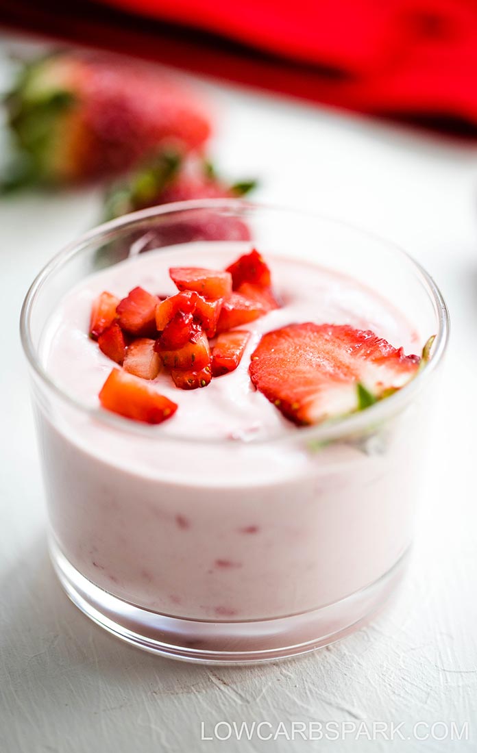 This low carb strawberry mousse is delicious. It tastes just like a no-bake keto cheesecake in a jar with only 5 ingredients.