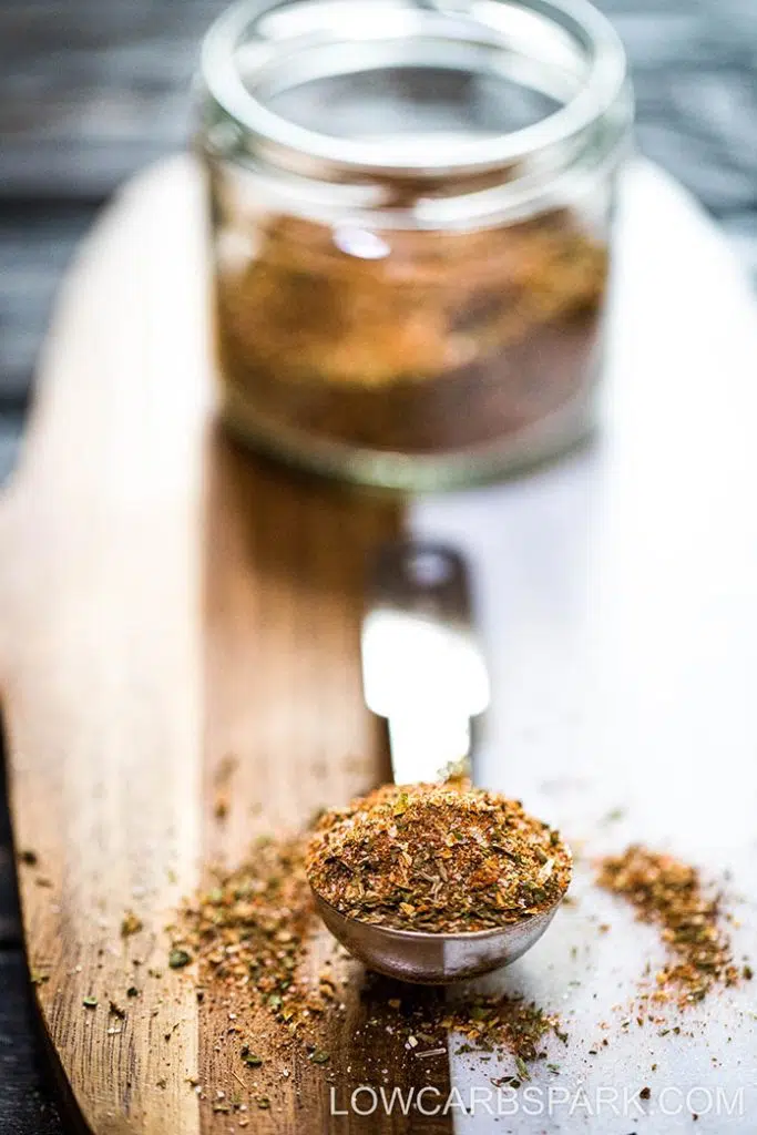 Easy Chicken Seasoning 4 A tablespoon of this chicken mix is enough to flavor about 1 pound of poultry. Sprinkle it just before grilling or roasting the meat.