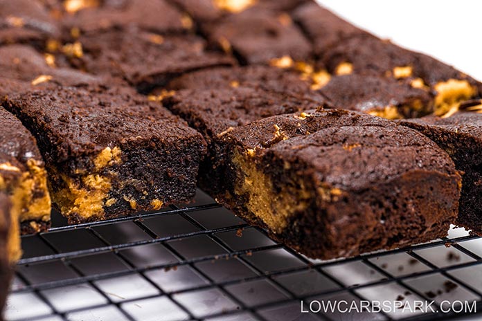 These are the best Keto Peanut Butter Brownies!  Fudgy keto brownies made with almond flour and topped with a peanut butter layer. Recipe via @lowcarbspark | lowcarbspark.com