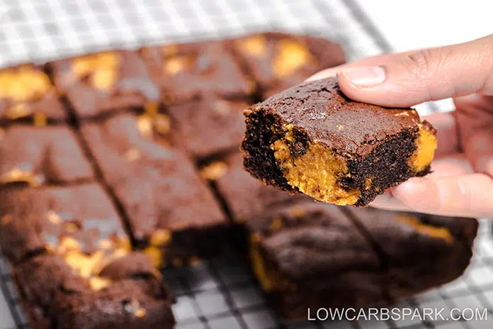 The best peanut butter keto brownies are super fudgy and have a perfect crispy top, super fudgy in the middle, super gooey and delicious | lowcarbspark.com