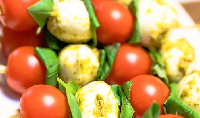 Tomato & Mozzarella Pesto Caprese Skewers  – 4 ingredients