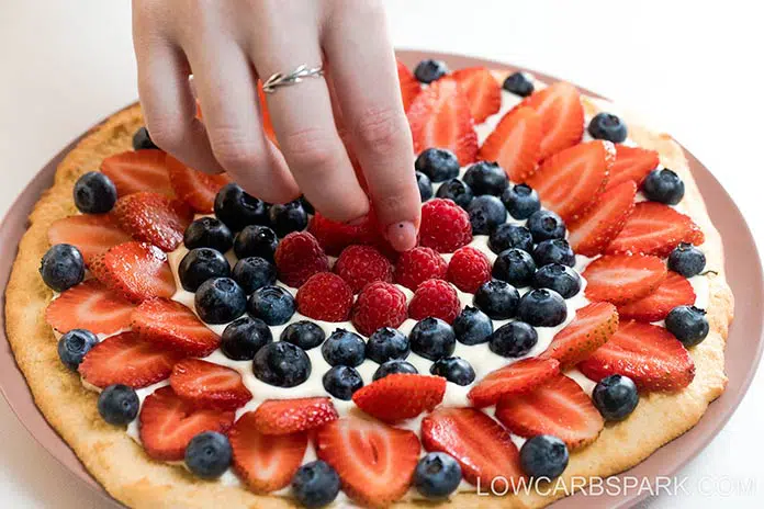 Keto Fruit Pizza with Cream Cheese Frosting - 4g net carbs! 7 decorate keto pizza with fruits