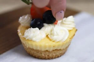 Keto Mini Cheesecakes 15 how to make Keto Mini Cheesecakes7