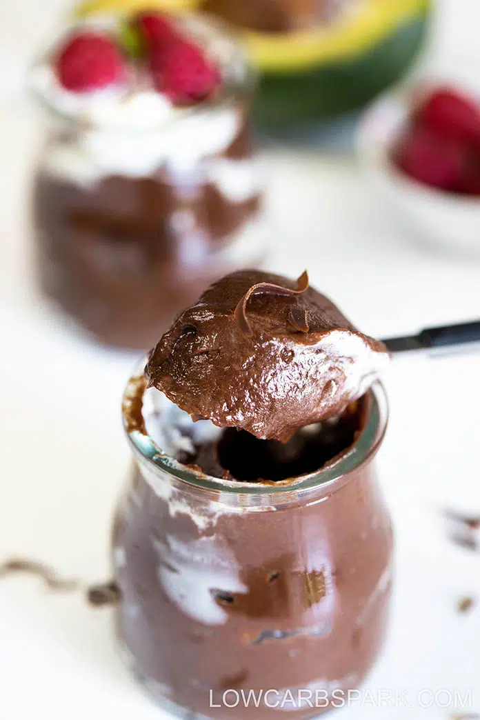 Chocolate Avocado Mousse - 5-Minute Dessert 6 delicious keto dessert with avocado and chocolate