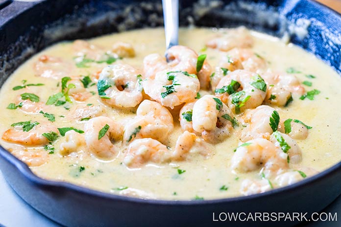 best creamy garlic shrimps with parmesan and parsley