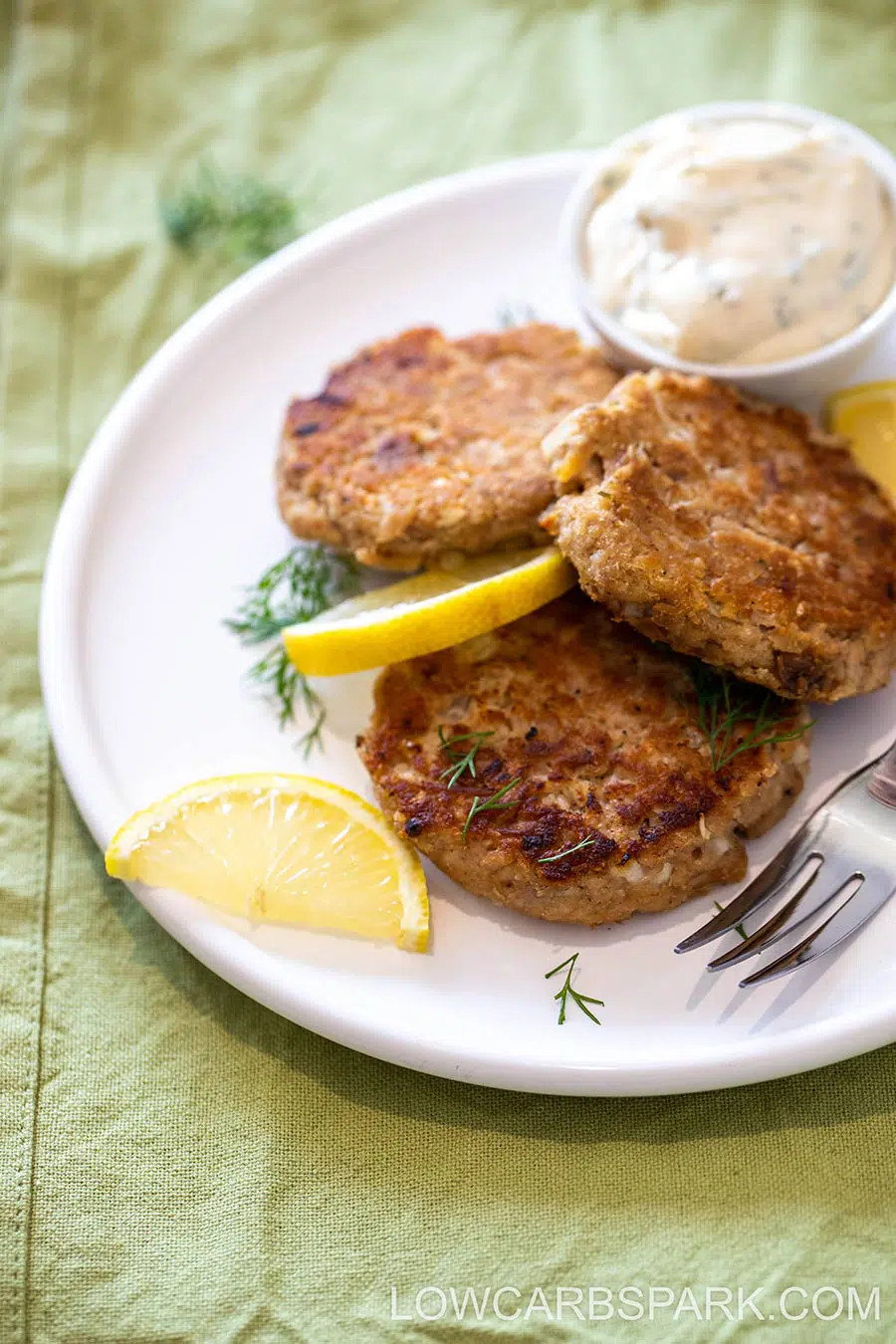These keto tuna cakes are made with juicy canned tuna and served with a delicious lemon dill aioli sauce. They are super easy to make, ready in 20 minutes with simple ingredients. Plus, these tuna patties are gluten-free, sugar-free, and grain-free.