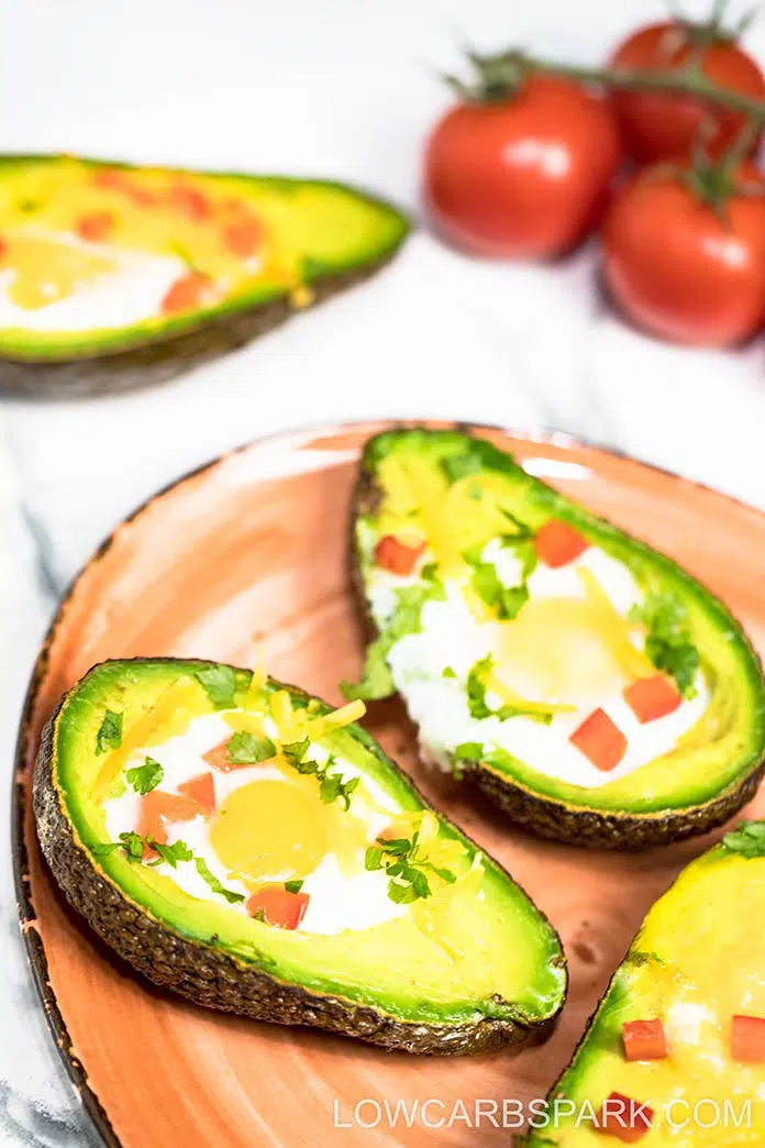 baked eggs in avocado