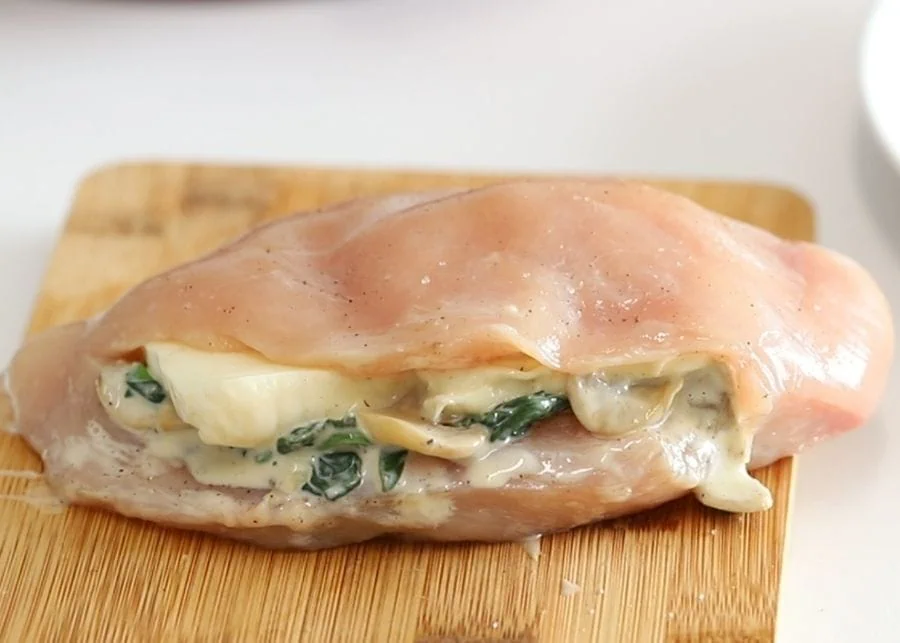 Creamy Mushroom and Spinach Stuffed Chicken Breast 6 stuffed chicken breast with mozzarella spinach and mushrooms