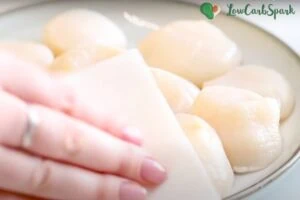 Creamy Pan Seared Scallops with Lemon Garlic Sauce 10 how to make Creamy Garlic Scallops1