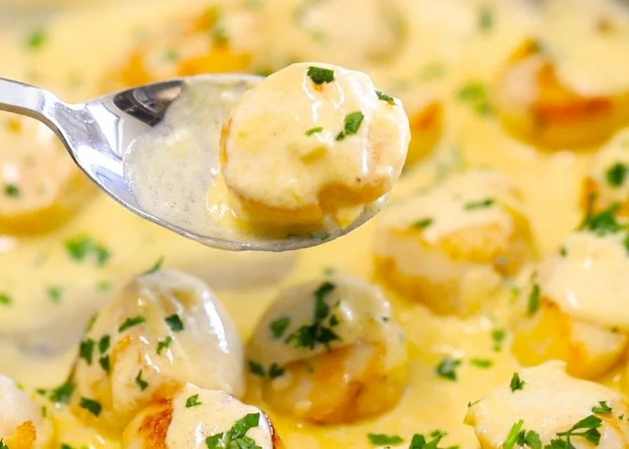 Creamy Pan Seared Scallops with Lemon Garlic Sauce 3 ingredients for creamy pan seared scallops