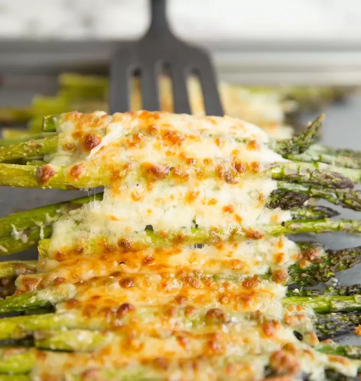 cheesy baked asparagus 1