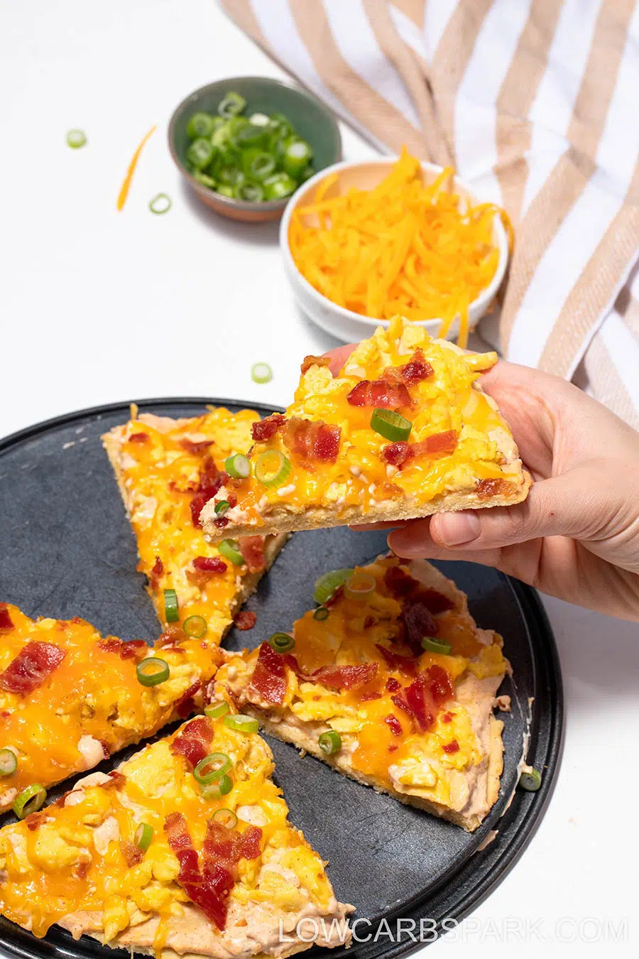 how to make keto low carb breakfast pizza