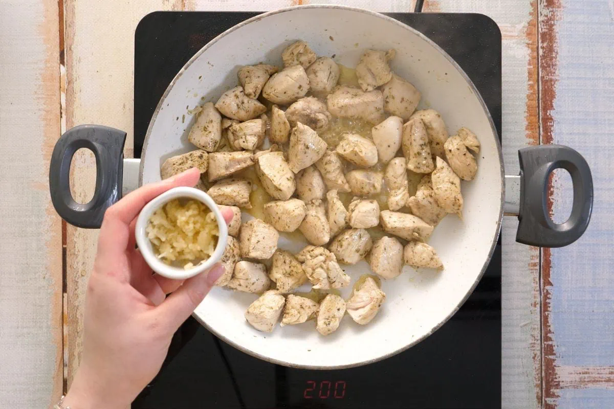 Garlic Chicken with Broccoli and Spinach (20 Minute Recipe) 6 how to make Garlic Chicken With Broccoli And Spinach 4