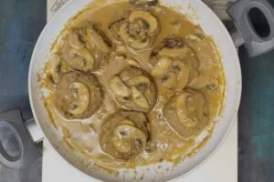 Salisbury Steak with Mushroom Gravy 18 how to make Easy Keto Salisbury Steak with Mushroom Gravy9