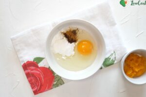 how to make Keto Pumpkin Mug Cake