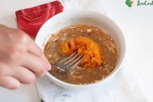 how to make Keto Pumpkin Mug Cake
