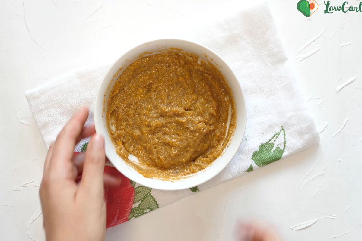 how to make Keto Pumpkin Mug Cake