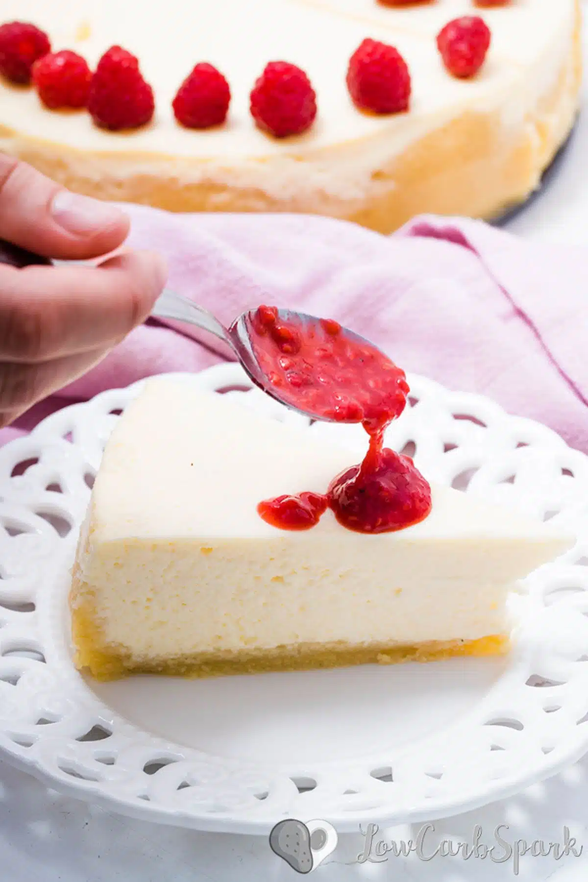 how to serve keto cheesecake on a plate