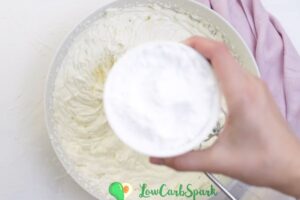 how to make Keto Cheesecake