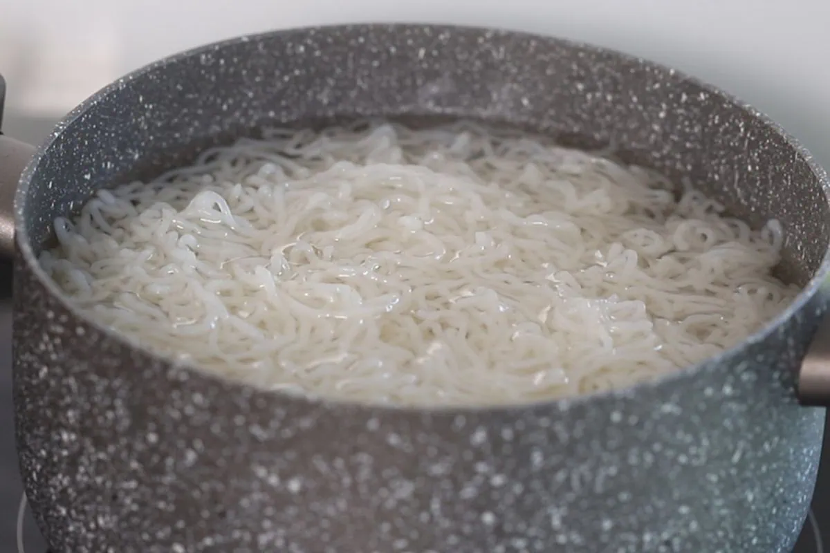 Garlic Butter Shirataki Noodles 5 how to make Garlic Butter Shirataki Noodles