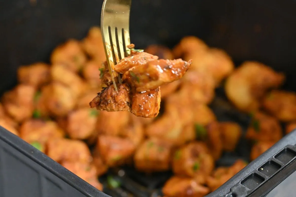 Air Fryer Lemon Chicken Bites 7 Close-up of juicy lemon-paprika chicken chunk showing charred edges.